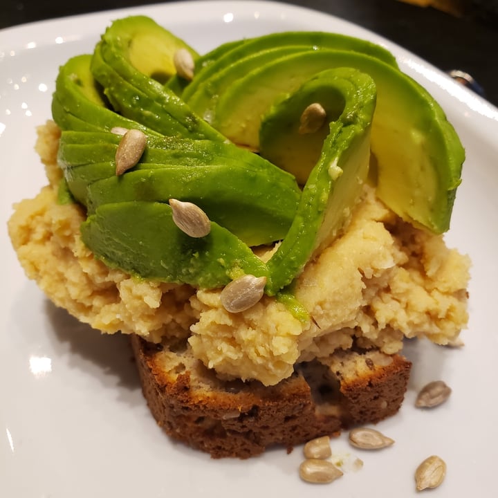 review photo of Freedom Coffee & Bread Tostada Con Hummus shared by @sisisoydelfi on 26 May 2022 - review