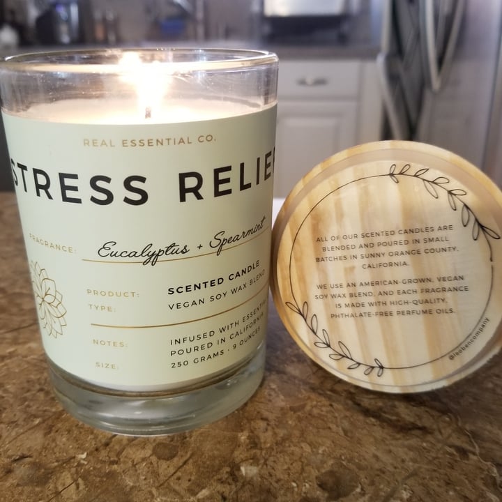 review photo of Real Essential Co Stress Relief Candle Eucalyptus + Spearmint shared by @jonedoe007 on 21 Oct 2021 - review
