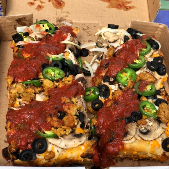 photo of Satchel's Pizza Vegan Pizza shared by @manuelaw on  20 Jul 2021 - review