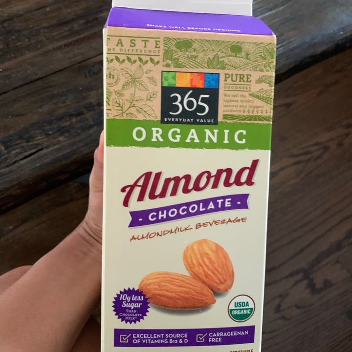 photo of 365 Whole Foods Market Chocolate Almond milk shared by @anasoto on  23 Nov 2020 - review