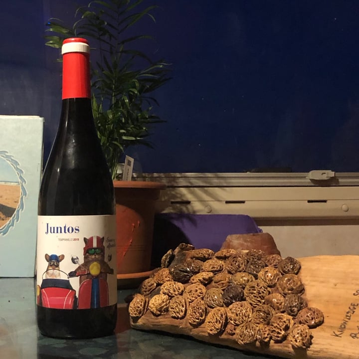 review photo of Juntos Juntos Tempranillo 2019 shared by @veganslove on 02 Apr 2021 - review
