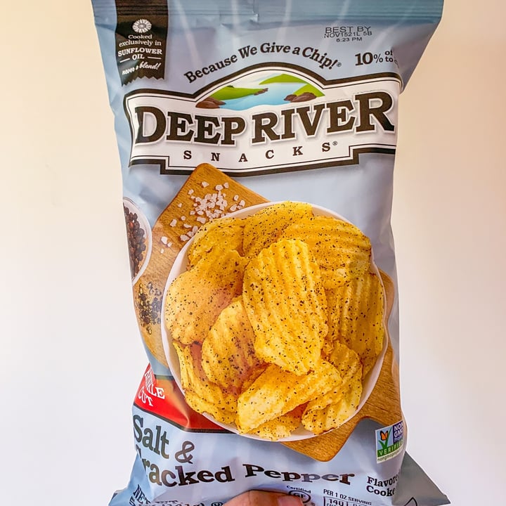 photo of Deep river snacks Salt and cracked pepper shared by @jordaneatsplants on  19 Jul 2021 - review