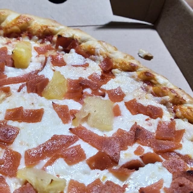 Photo of the dish “Pizza hawaiana”