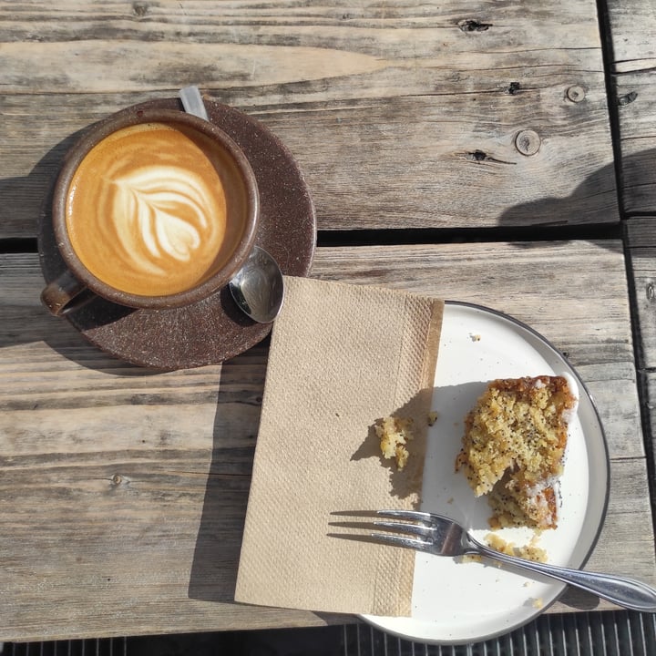 review photo of Oslo Kaffebar Birnen-Mohn Kuchen shared by @deborahkokici on 30 Sep 2022 - review
