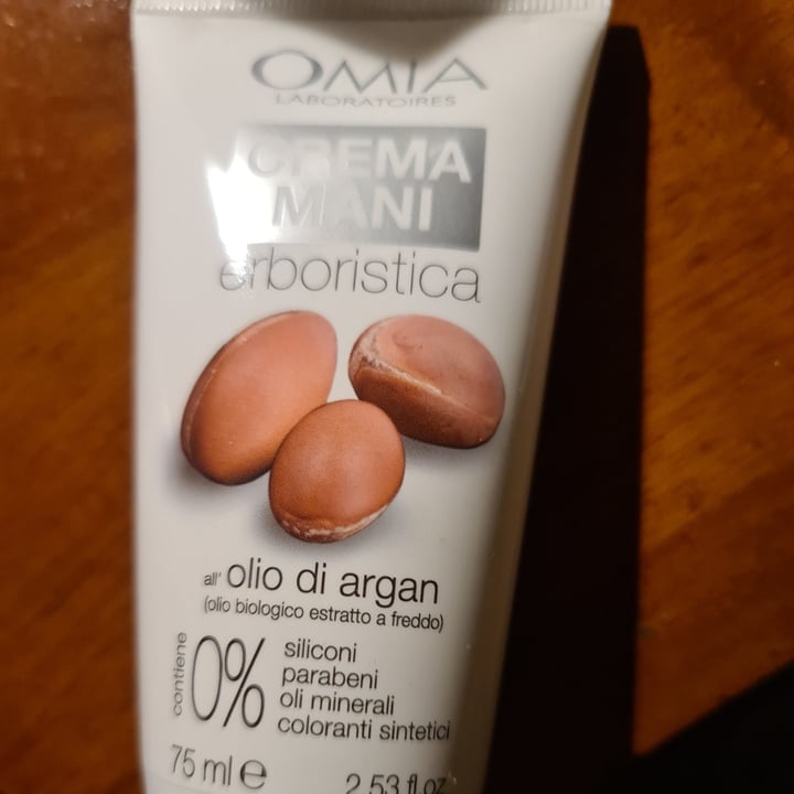 photo of Omia Laboratoires Crema mani all'olio di argan shared by @abillionthebest on  22 Apr 2022 - review