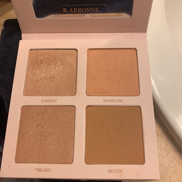 review photo of Arbonne Starlight glow palette shared by @tayloramatuzzo on 30 Dec 2020 - review