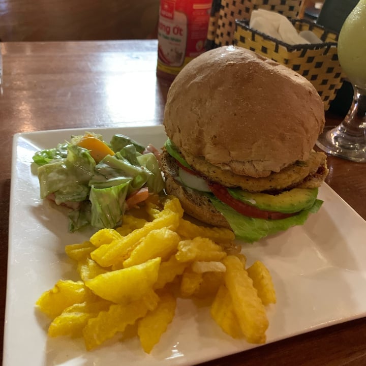 photo of Casa Bonita Vegan Burger shared by @yummyboi on  30 Jul 2022 - review