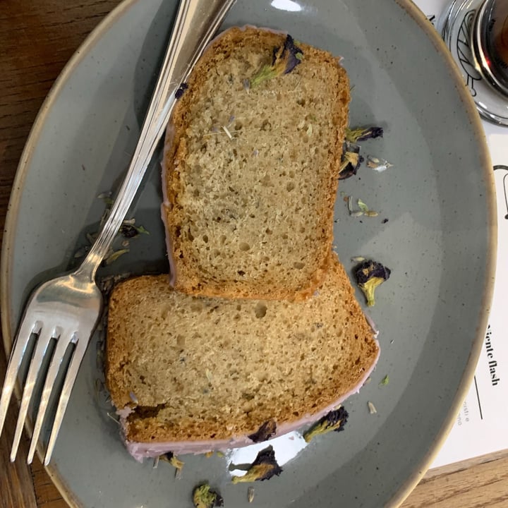 photo of Crazy Cat Café Vegan lavander plumcake shared by @noemilaure on  28 Aug 2020 - review