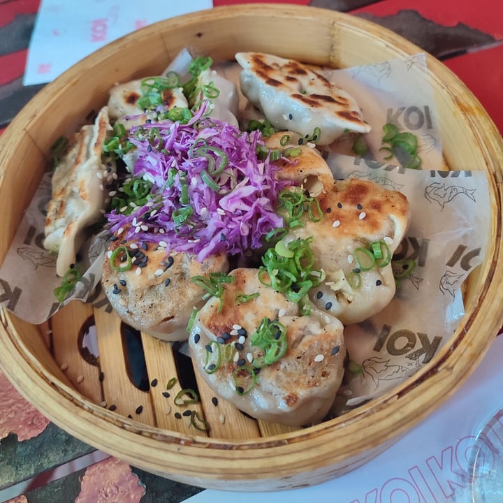 review photo of KOI Beer & Dumplings - Lavalleja Dumpings de hongos y Dumpings de vegetales y tofu apanado en panco shared by @valeriavegana on 06 Feb 2022 - review