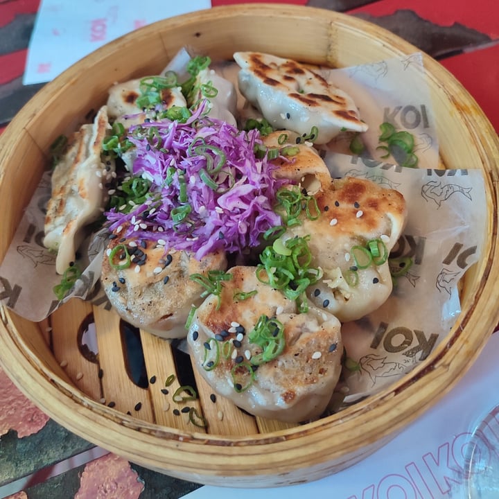 photo of KOI Beer & Dumplings - Lavalleja Dumpings de hongos y Dumpings de vegetales y tofu apanado en panco shared by @valeriavegana on  06 Feb 2022 - review