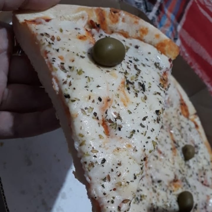 photo of Empanadas de 10 Pizza Muzzarella Vegana shared by @brendaelianne on  07 Nov 2020 - review