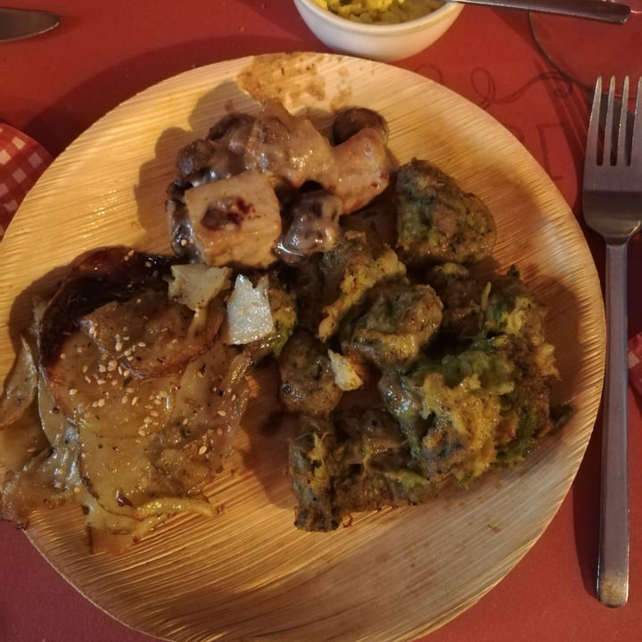 review photo of VegAmore Canederli alla verza, Patate chips al forno e tofu ai funghi. shared by @raffy on 25 Apr 2022 - review