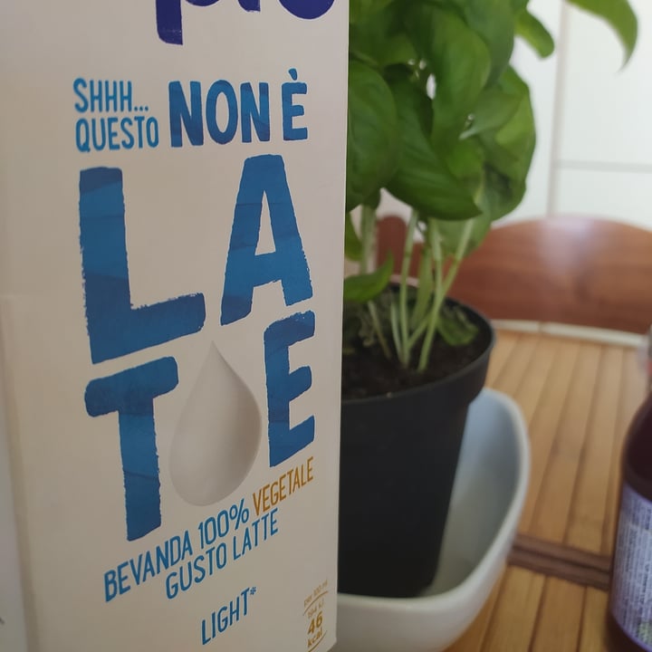 review photo of Alpro Shhh...Questo Non è Latte (LIGHT) shared by @albycupido on 30 Jun 2022 - review