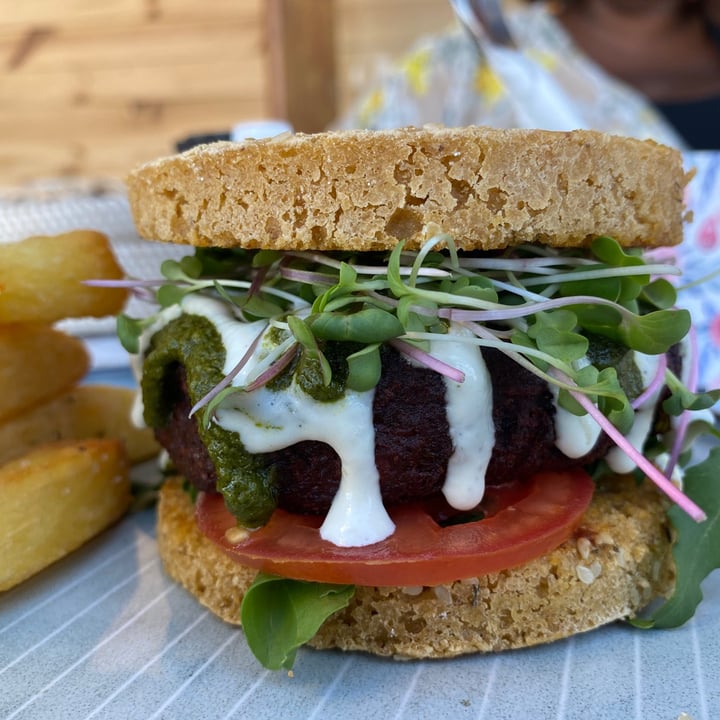 review photo of Blended Health Cafe & Catering The Classic Burger shared by @kelsoeatskindly on 22 Dec 2020 - review