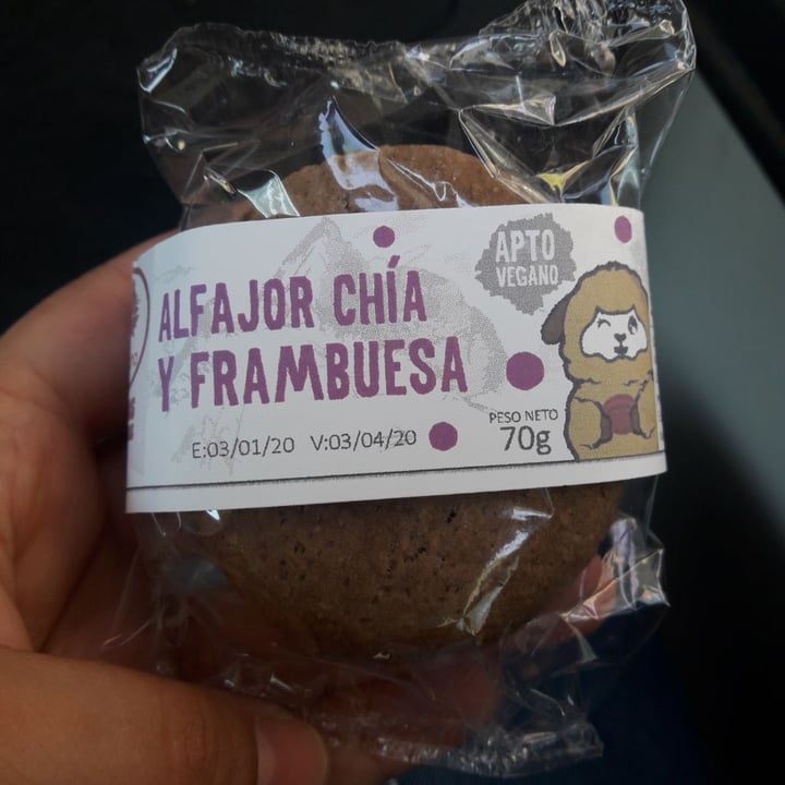 photo of Kiwicha Alfajor de algarroba frambuesa shared by @ladynoe on  29 Jan 2020 - review