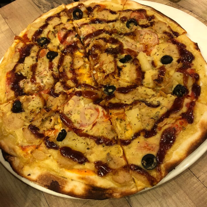 review photo of Brownice Italian Bistro BBQ "Chicken" Pizza shared by @herbiveg on 15 Mar 2018 - review