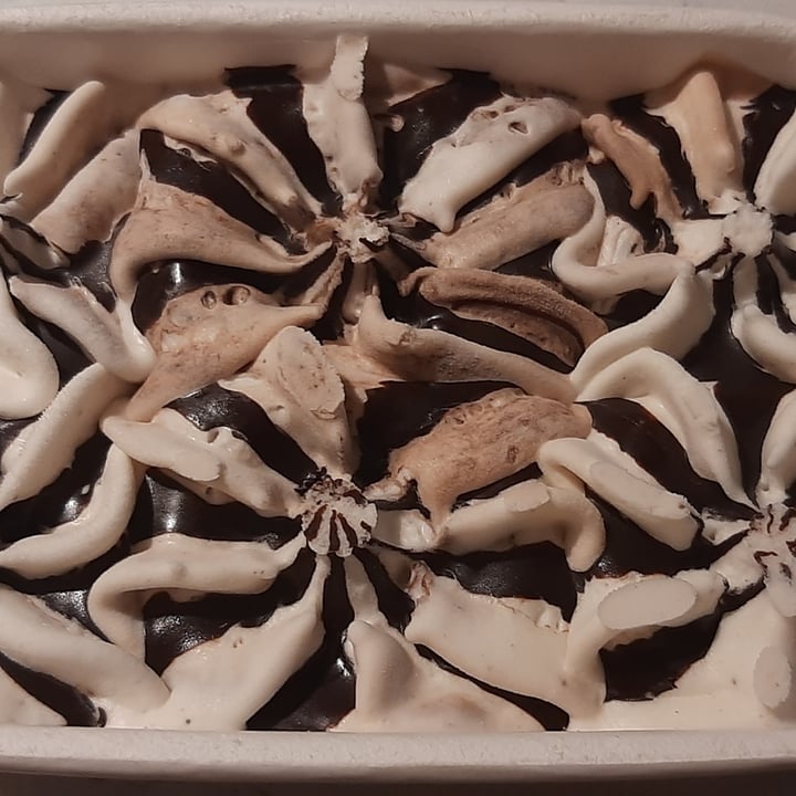 review photo of Sammontana Gelato alla Vaniglia variegato al Cacao e Nocciola shared by @zetasimo83 on 27 Sep 2022 - review