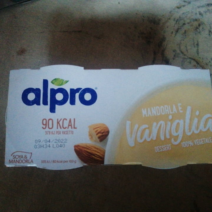 photo of Alpro Alpro dessert mandorla e vaniglia shared by @katiadenigris on  10 Mar 2022 - review