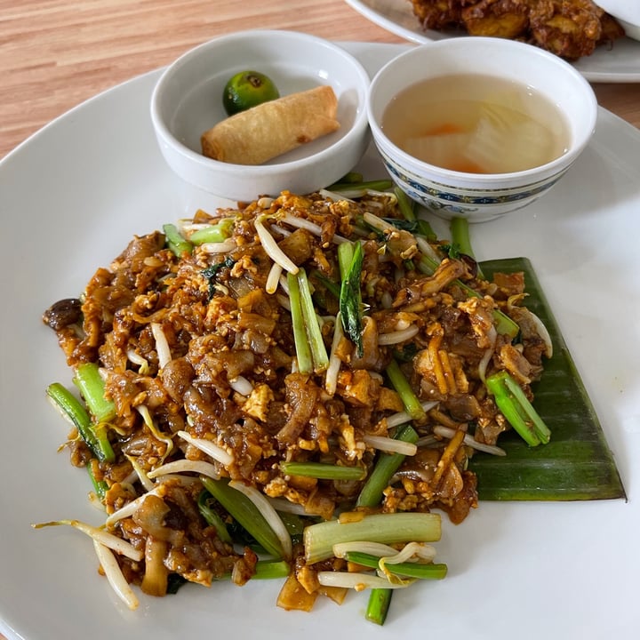 photo of Loving Hut Char Kway Teow shared by @mehmehrene on  02 May 2022 - review