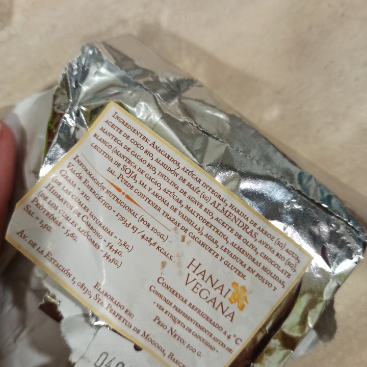 photo of Hanai Vegana Alfajor Artesanal de chocolate blanco y dulce de leche shared by @srtamatthews on  29 Jan 2022 - review