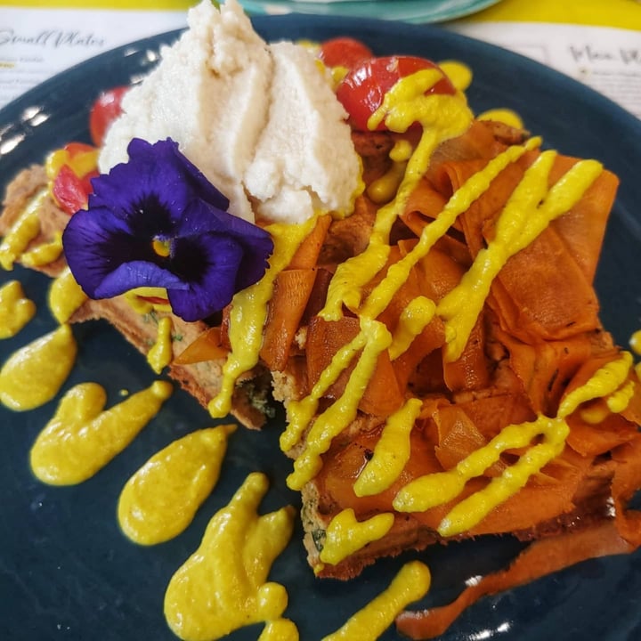 photo of Lexi's Healthy Eatery Savoury waffle shared by @veganonthesavannah on  10 Aug 2021 - review