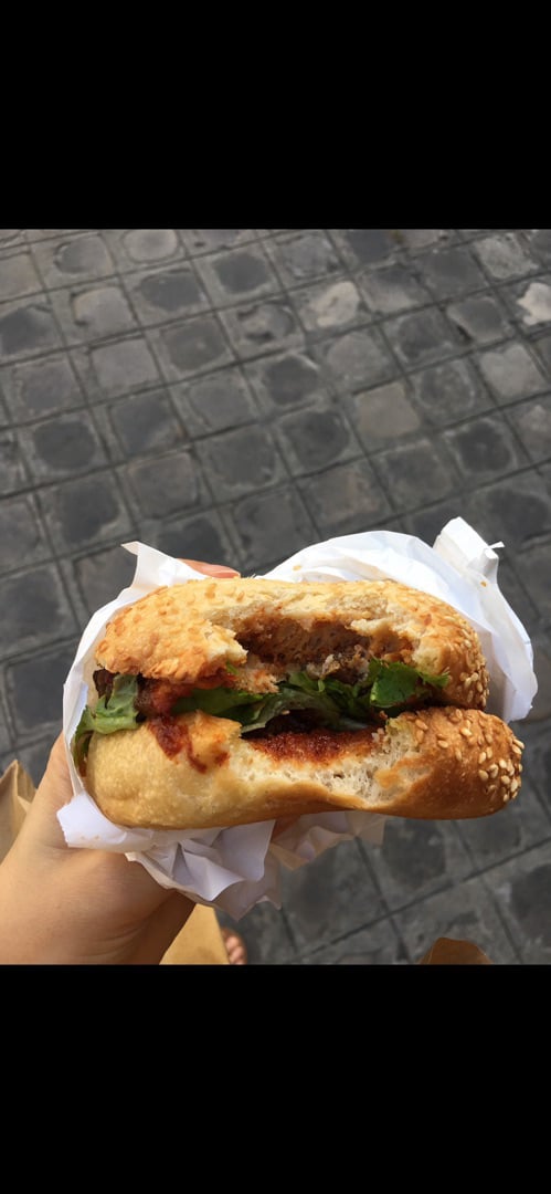 photo of Hank Burger L'Allumé shared by @giveafudge2day on  27 Nov 2019 - review