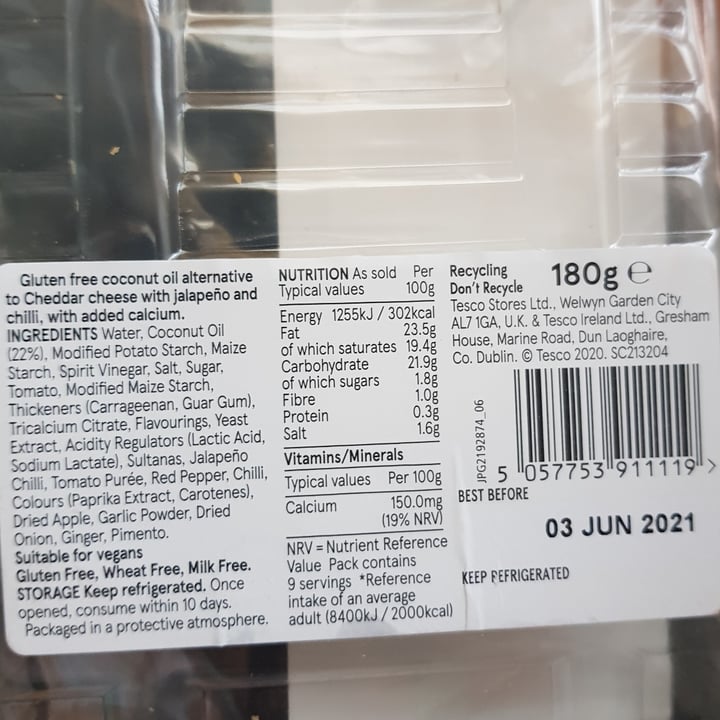 review photo of Tesco Coconut Oil Alternative To Jalapeño & Chilli Cheese Slices shared by @vegancybele on 31 Oct 2020 - review