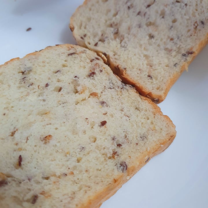 photo of Hayley Nine Grain Toast Bread shared by @iloveveggies on  06 Dec 2020 - review