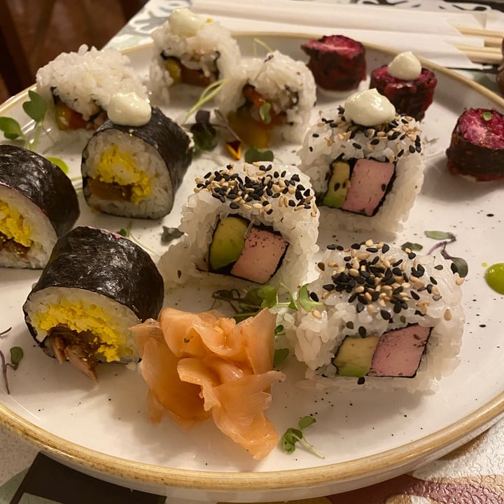 review photo of La Modernista Tabla de sushi 12 piezas. shared by @sonirohmer on 27 Dec 2021 - review