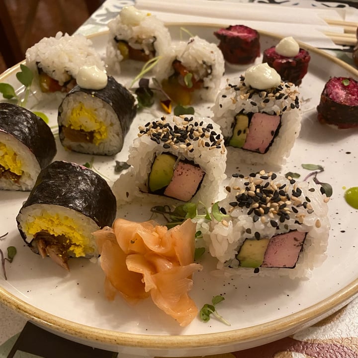 photo of La Modernista Tabla de sushi 12 piezas. shared by @sonirohmer on  27 Dec 2021 - review