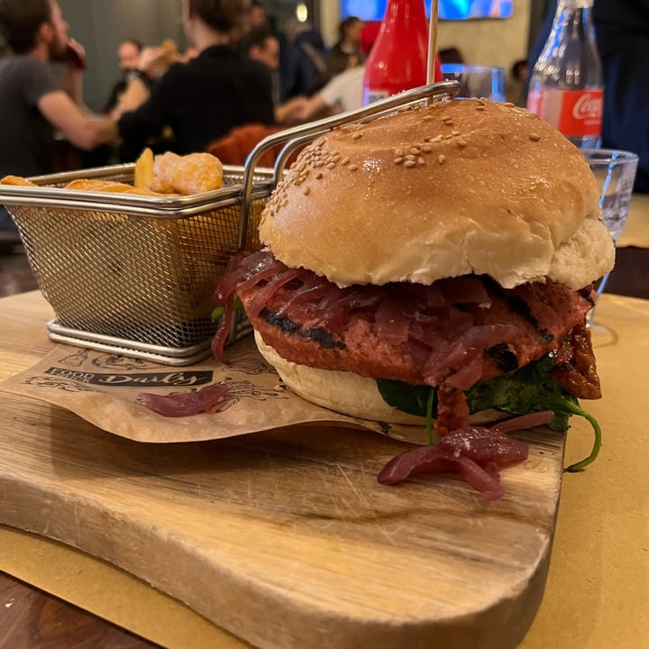 review photo of Cheers Birreria Gourmet burger veggy shared by @jessicaveggy on 28 Oct 2022 - review