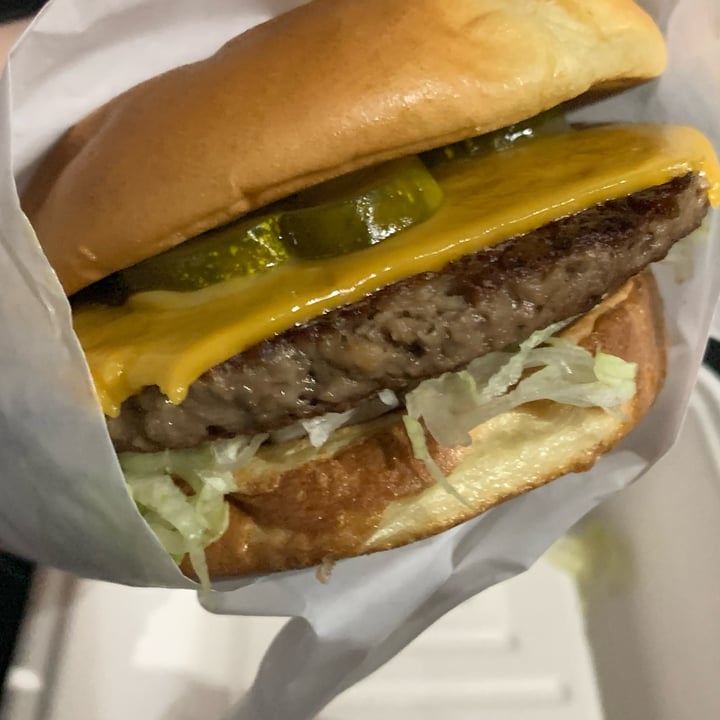 review photo of Happy Burger Vegan Cheeseburger shared by @mikemasm on 06 Sep 2022 - review