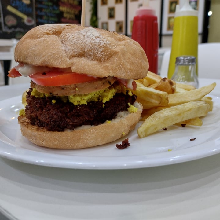 photo of Loving Hut Microcentro V-egg Burguer shared by @quimeyjulia on  11 Mar 2022 - review
