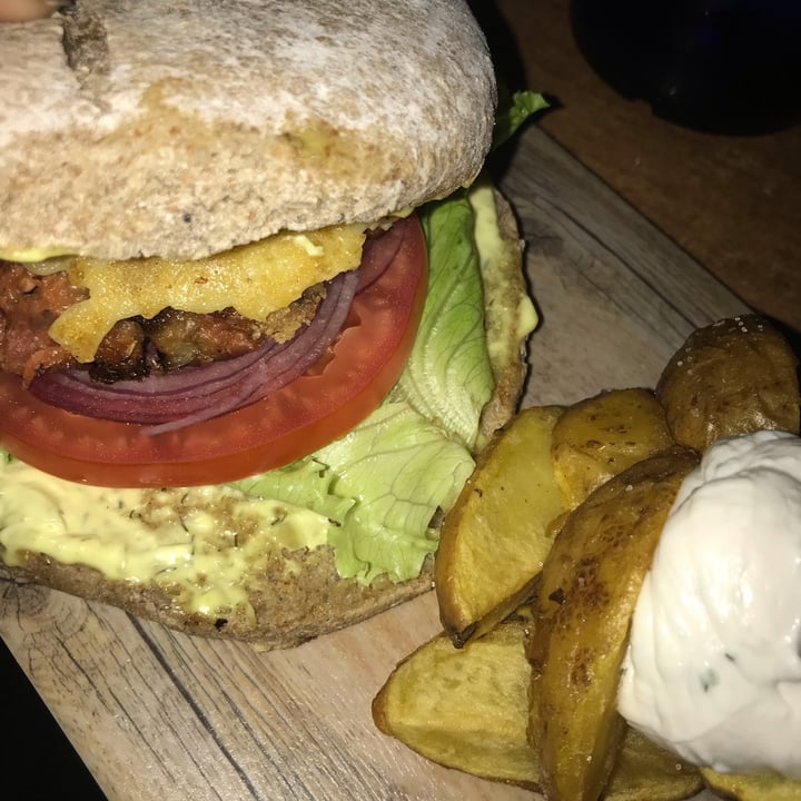 review photo of Viva Burger Hamburguesa ahumada shared by @peachpatri on 02 Oct 2021 - review