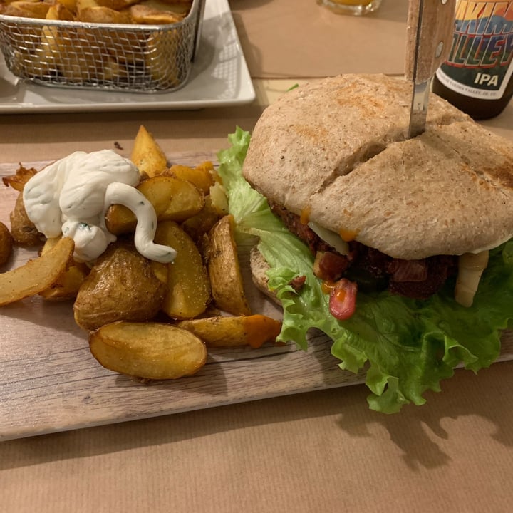 photo of Viva Burger Bombay Burguer shared by @dirk-jan on  22 Dec 2021 - review