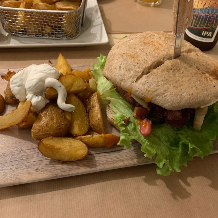 review photo of Viva Burger Bombay Burguer shared by @dirk-jan on 22 Dec 2021 - review