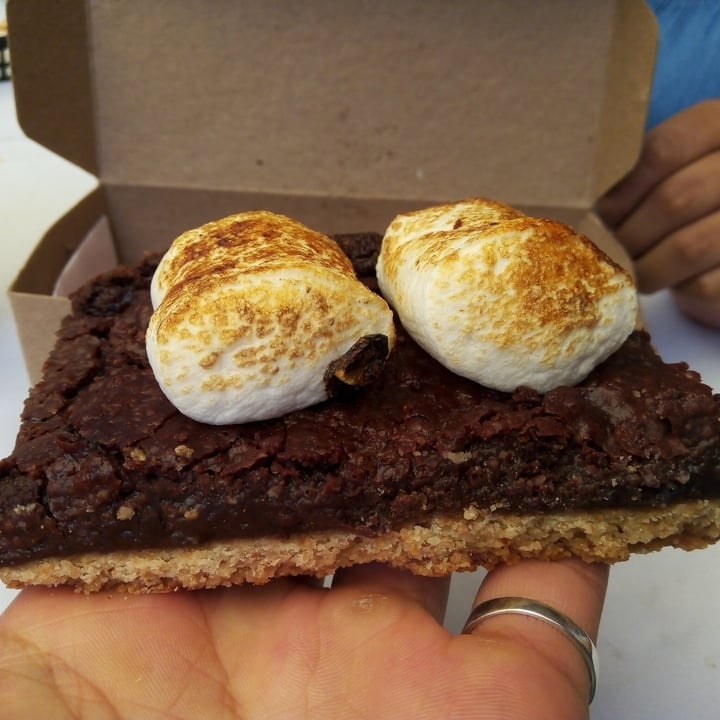 review photo of I Quit Bakery Brownie S'Mores shared by @anafalcon on 20 Dec 2021 - review