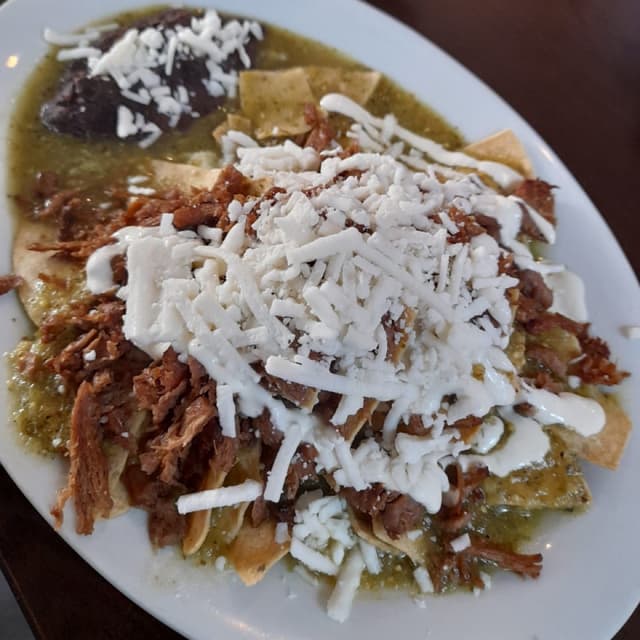 Photo of the dish “Chilaquiles verdes con carne deshebrada”