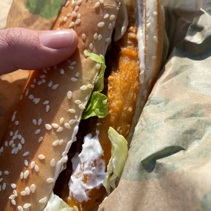 photo of Burger King Vegan Royale shared by @kaythevegan on  26 Apr 2021 - review