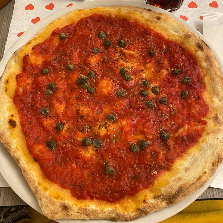 photo of Fuori Di Piazza Pizza pomodoro e capperi shared by @sharisunflower on  08 Nov 2021 - review