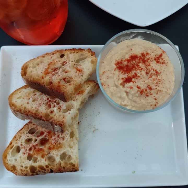 photo of Savurè Hummus con crostini shared by @hella on  12 May 2022 - review