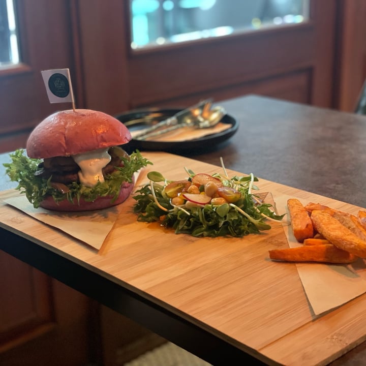 photo of The Vegan Table The Vegan Table Beyond Burger shared by @kimmartin on  21 Nov 2022 - review