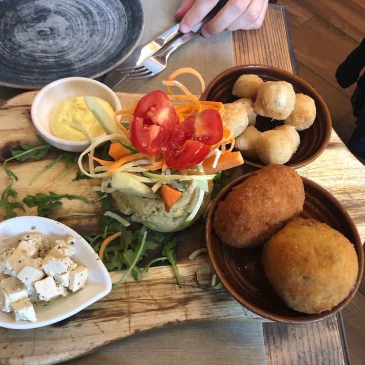 review photo of Rifugio Romano ANTIPASTO DEL RIFUGIO VEGAN shared by @sofizaza on 12 Nov 2022 - review