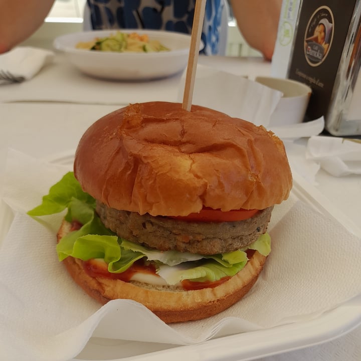 review photo of BEACH BAR Burger vegetale shared by @annaveglover on 26 Jul 2022 - review