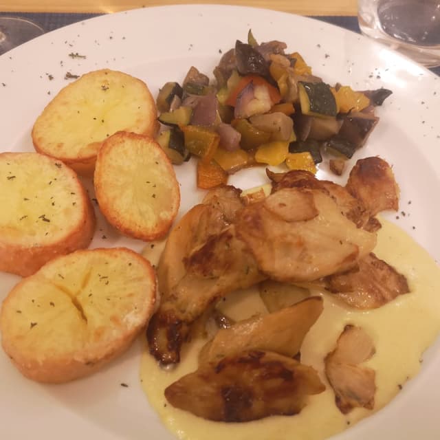 「Straccetti di soia con patate e verdure」の料理の写真