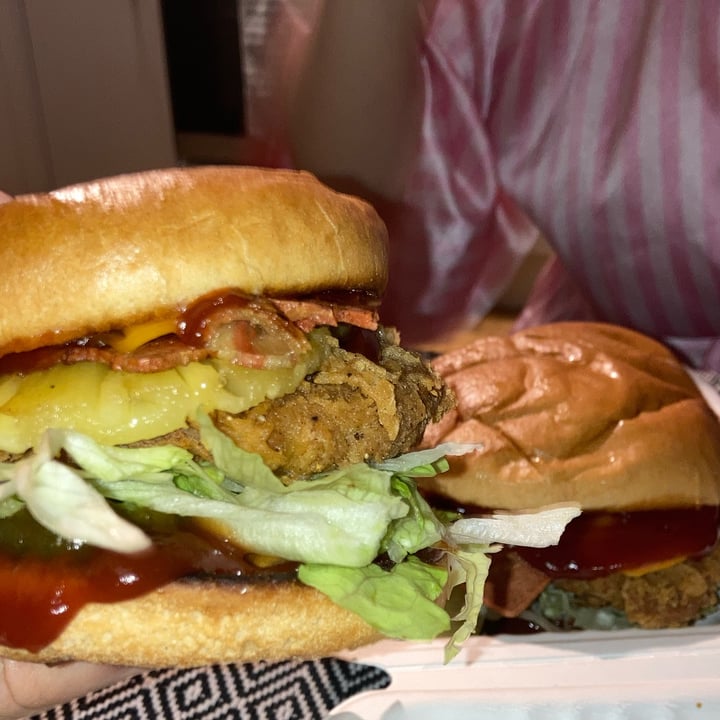 review photo of Huns Hawaii-Hun shared by @jamesdunn611 on 31 Dec 2021 - review