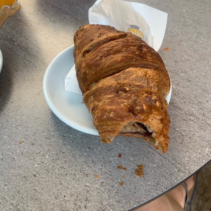 photo of Caffetteria Andrea e Giacomo Dersut Brioche Vegana Al Ribes shared by @sabrinamarangoni on  19 Jul 2022 - review