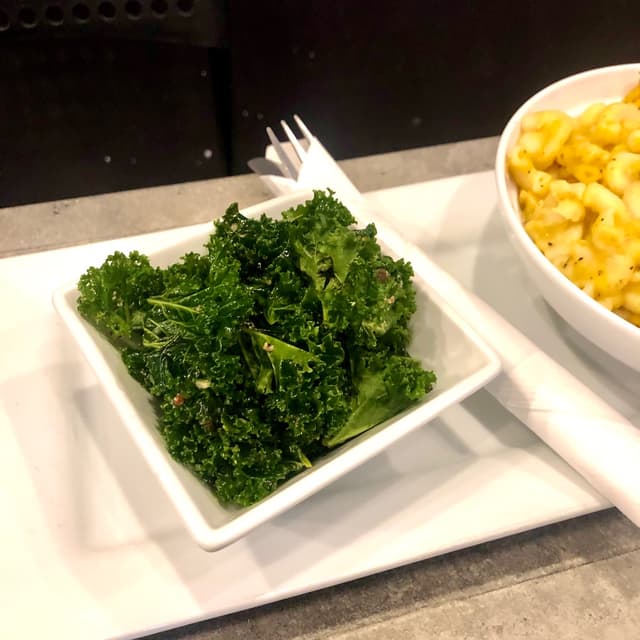 Foto do prato “Kale and Quinoa Salad”
