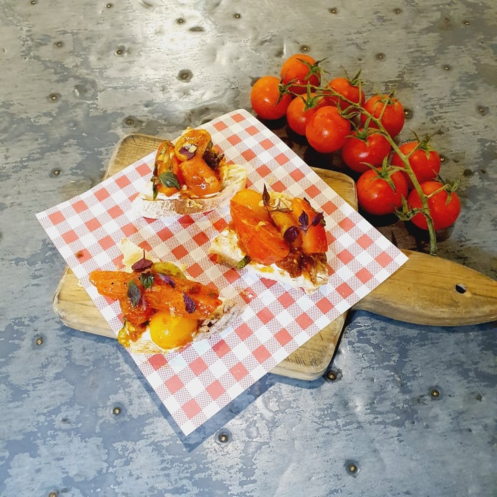 photo of Jamie's Italian Tomato Crostini shared by @veggiexplorer on  09 Jan 2021 - review