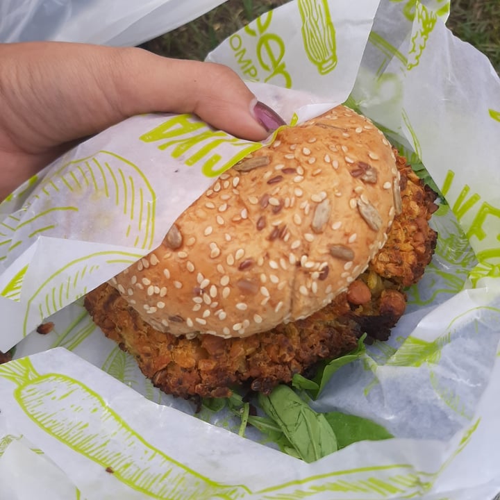 photo of Green & Company Vegan Burger shared by @tabymaudet on  11 Apr 2022 - review